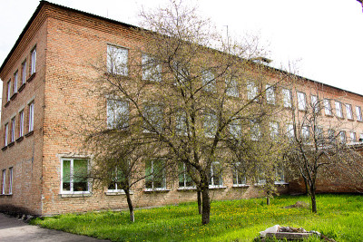 教育机构第二和第三中学上层建筑建于苏联基罗沃格勒地区