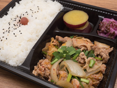 猪肉泡菜盒饭