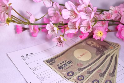 樱花盛开，简历和金钱