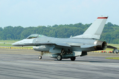 f - 16滑行