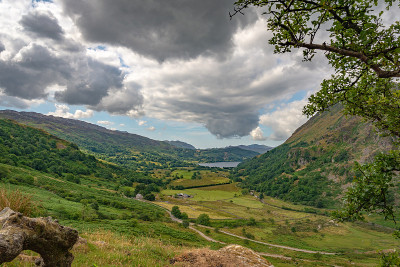 全景Llyn Gwynant和它的山谷，威尔士