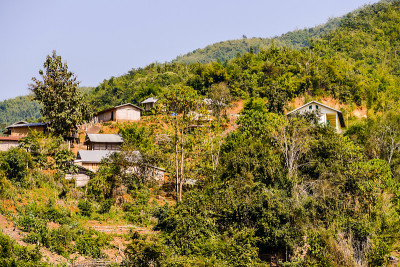 房子在山中，数码照片图片作为背景