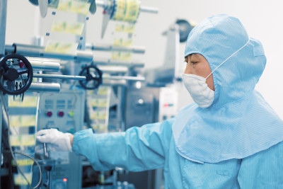 制药工厂工人
