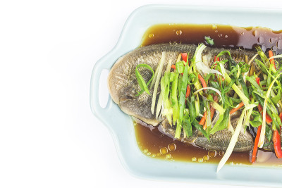 中国烹饪清蒸青葱比目鱼