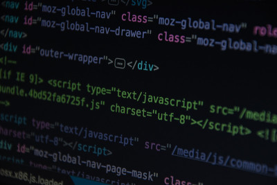 在监视器屏幕上以黑色背景关闭css HTML代码
