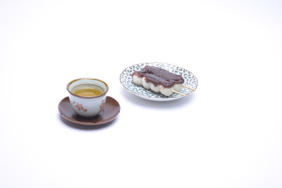一套茶具和日式糖果