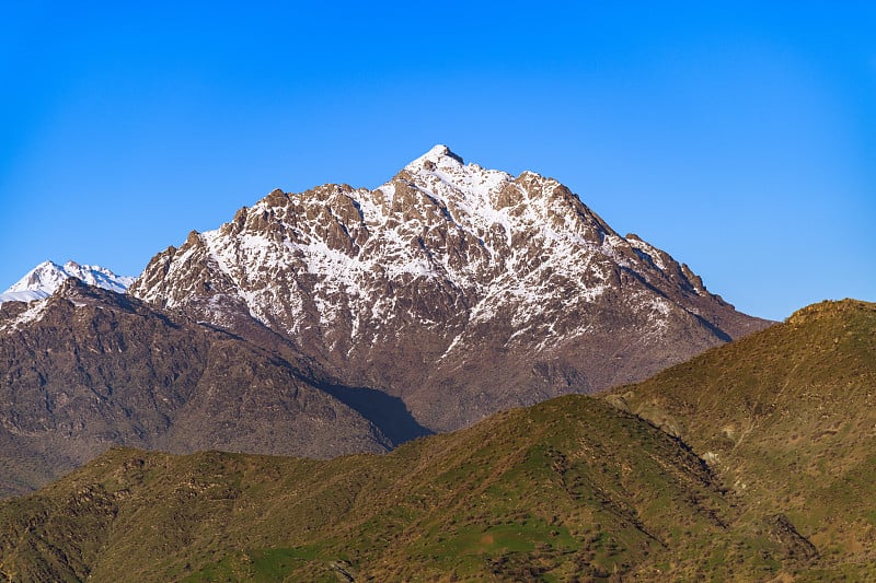 阿夫达尔丘维山