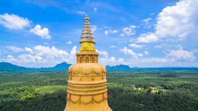 风景优美的邦同寺金塔