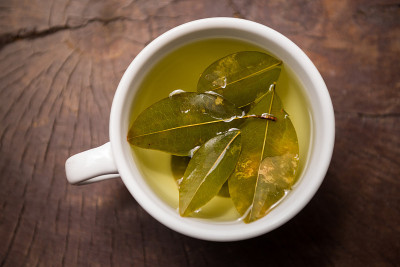 白杯古柯茶泡