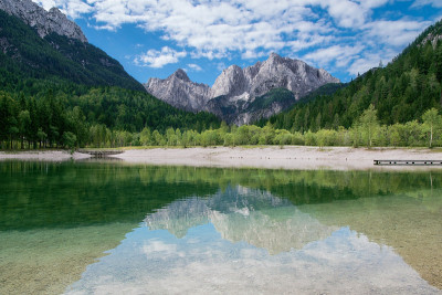 从斯洛文尼亚Kranjska Gora观看朱利安阿尔卑斯山