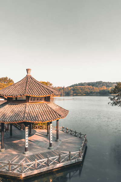 西湖的中国建筑