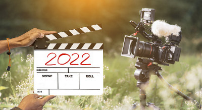 2022年电影片名。电影行业新年快乐。