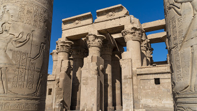 Kom Ombo神庙。Kom Ombo是埃及的一个农业城镇，以Kom Ombo神庙而闻名。它最初是一