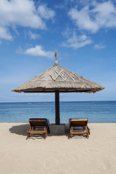 美丽的海滩和小屋