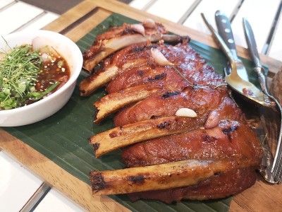 蜂蜜烤排骨。