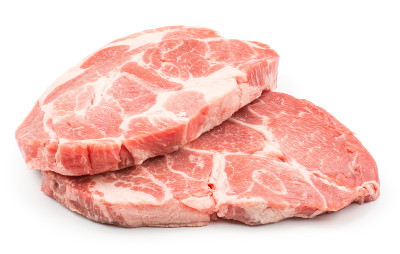 生猪肉孤立在白色