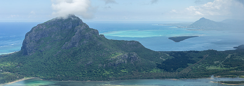 Le Morne Brabant半岛鸟瞰图。毛里求斯景色