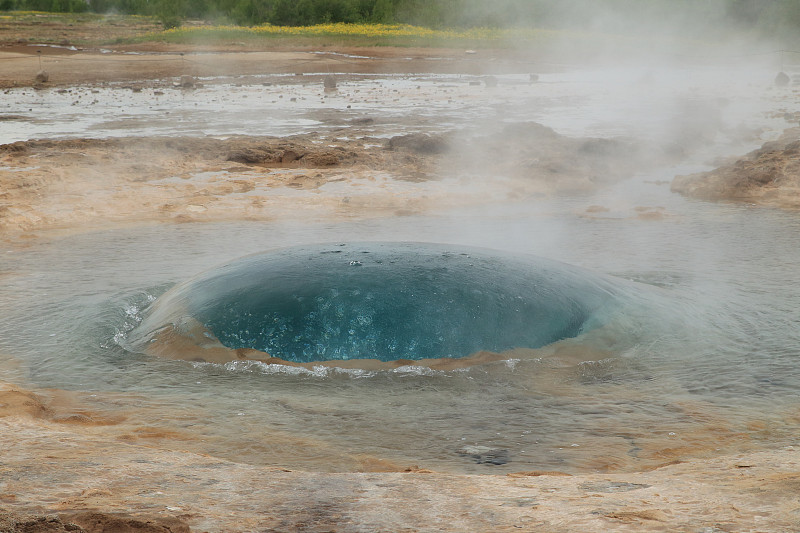 冰岛的 Strokkur Geysir