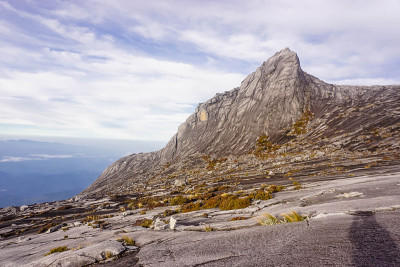 基纳巴卢山的南峰