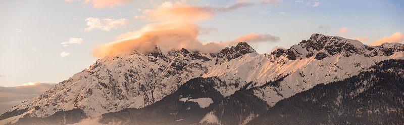 田园诗般的雪山山峰，冬日夕阳，风景，阿尔卑斯山，奥地利