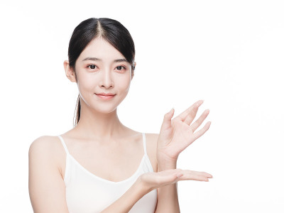 画室里的美女肖像