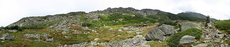 从埃德蒙山坳接近亚当斯山(白山，新罕布什尔州)