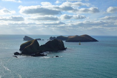 岛屿、岛屿、济州岛、无人岛、悬崖、大海、海浪、无人岛、潜艇、熔岩、旅游景点、游船、