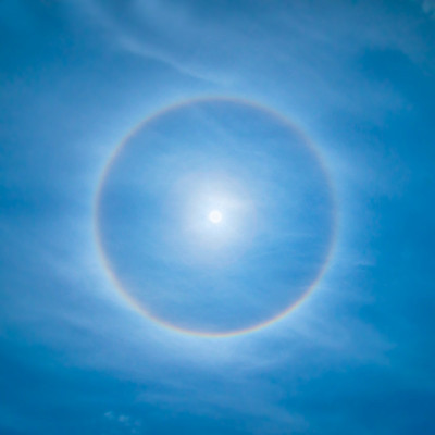 太阳出现彩虹圆晕现象