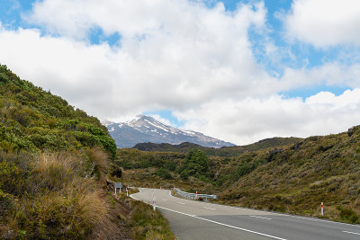 山中的路，鲁阿佩胡火山之旅，汤加里罗国家公园，新西兰北岛