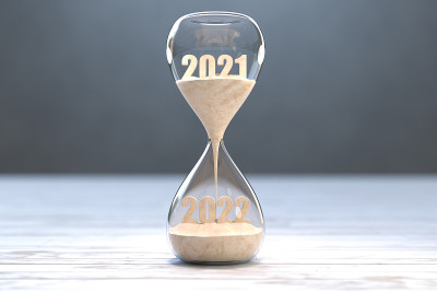 2022年新年，2021年的时间在沙漏中流逝。