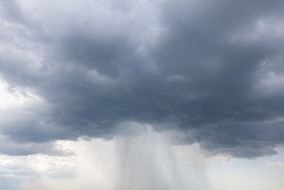 突然下起了一场大雨