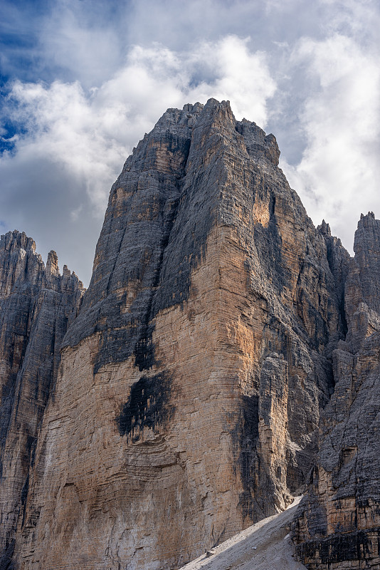 岩石北部的Drei Zinnen或Tre Cime di Lavaredo -多洛米特意大利阿尔卑斯