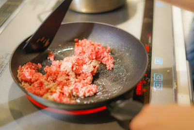 用肉末烹制的美食景观