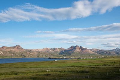 冰岛Borgarfjordur Eystri峡湾的Bakkagerdi村