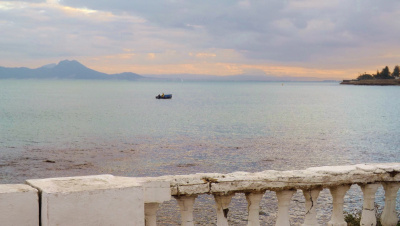 突尼斯北部Sidi Bou Said海岸线。