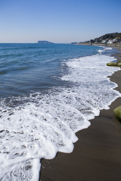 远处的Enoshima