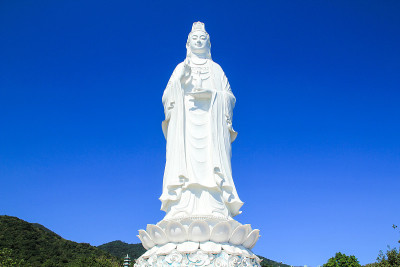越南岘港林翁塔上的白娘子佛。