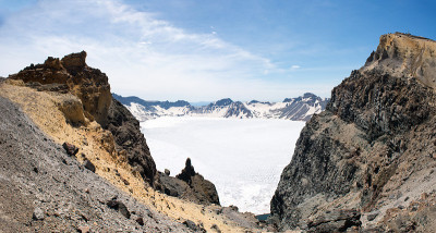 长白山或白头山全景