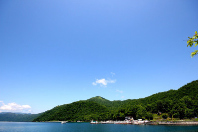 夏天的色津湖