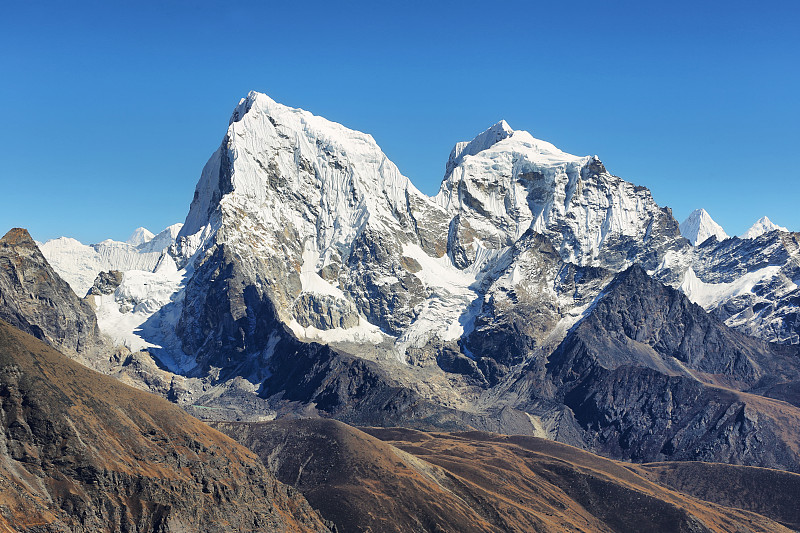 从Gokyo Ri，尼泊尔，可以看到珠穆朗玛峰和Lhotse峰