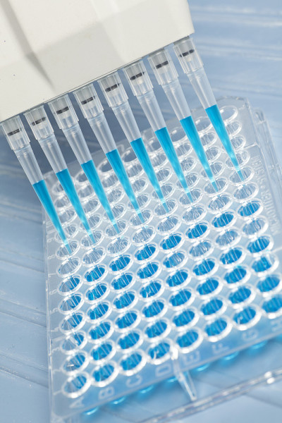 多通道吸液管和PCR 96孔微板