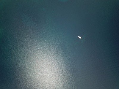 原始的蓝色海洋，帕劳的岩石岛屿