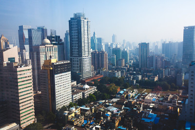 美丽的广角鸟瞰图的广州，广东，中国与天际线和风景以外的城市，从观景台
