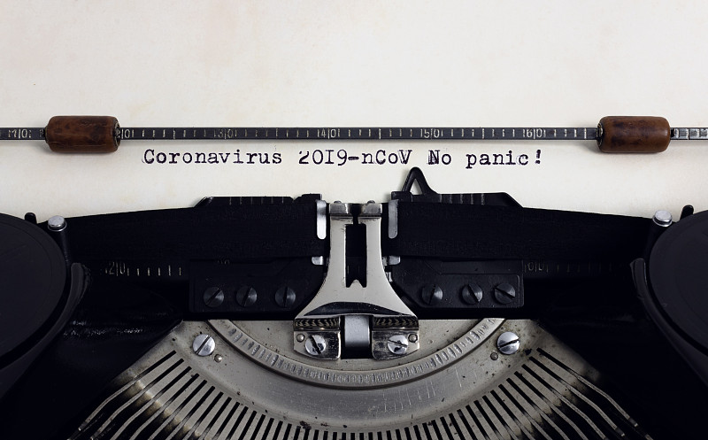 老式复古打字机，打印标题冠状病毒2019-nCoV