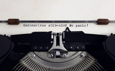 老式复古打字机，打印标题冠状病毒2019-nCoV