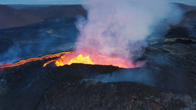 火山喷发的鸟瞰图，fagradalsjall火山，冰岛