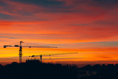 夕阳下的建筑工地