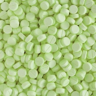 许多药片和药丸
