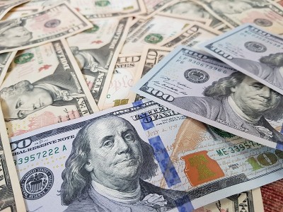 经营理念、背景、金融投资和货币兑换:美元现金随时准备投资世界各地