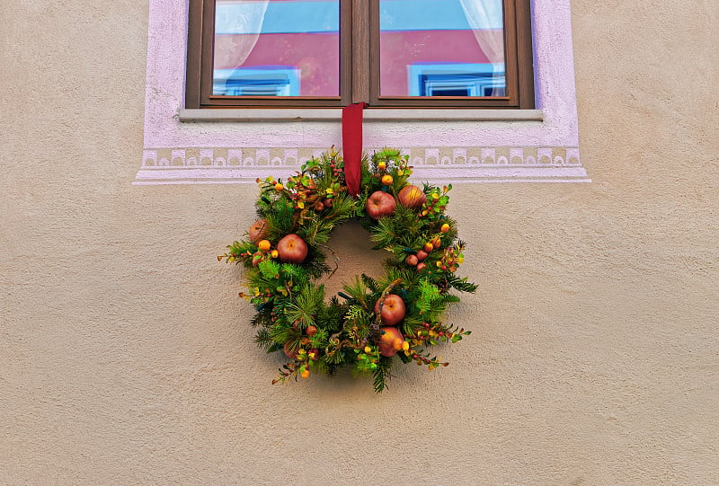 Garmisch Partenkirchen为圣诞节装饰的花环预览效果